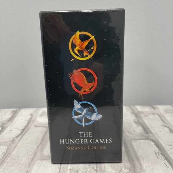 Hunger Games Trilogy Series Books 1 - 3 Box Set by Suzanne Collins - NEW! - Picture 3 of 6